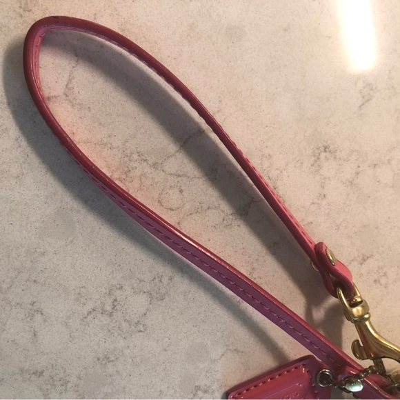 COACH Pink & Gold Op Art Signature Heart Coated Canvas & Leather Wristlet Wallet - Picture 15 of 16